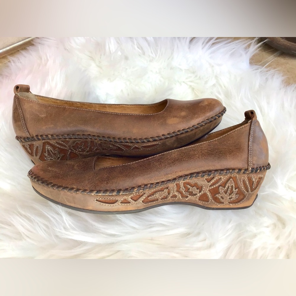 Clarks Artisan Brown Leather Ballet Flats Carved Wedge Heel Size 8 Boho Comfort - Picture 5 of 13
